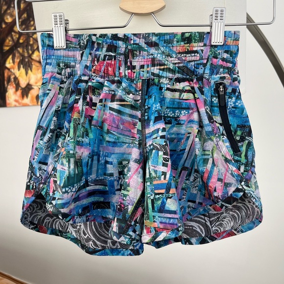 Lululemon Seawheeze Tracker Short - Picture 1 of 4